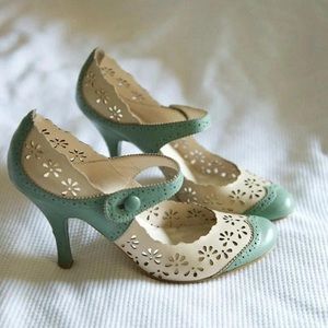 1950s Style Eyelet Mary Jane High Heels | Mint and Cream